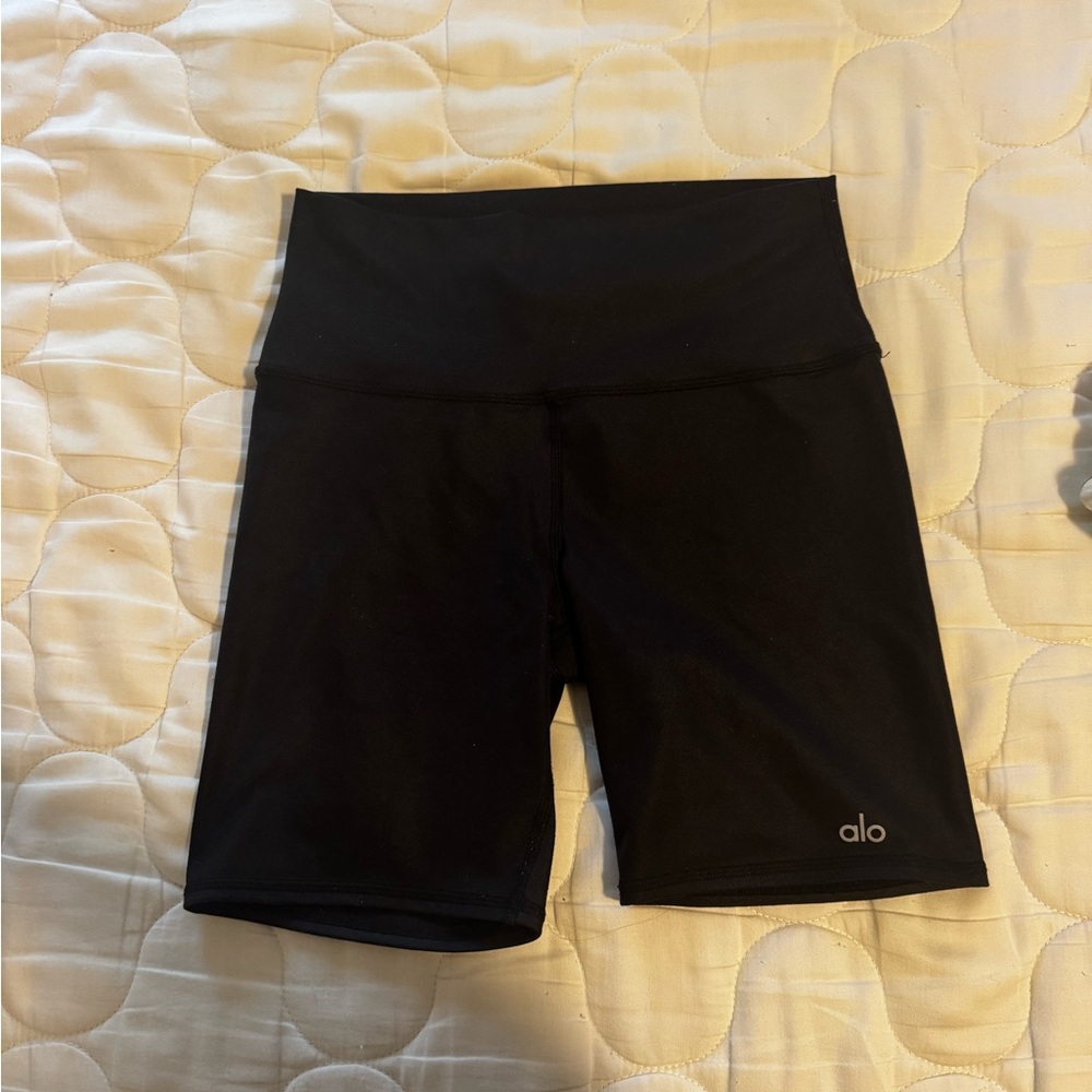 ALO Black biker shorts 7”